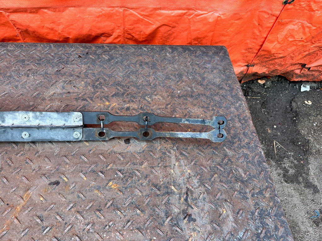 02 10 LEXUS SC430 LEFT AND RIGHT REAR SUB FRAME BRACE EXTENSION BRACKETS OEM 2888