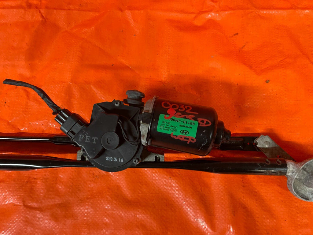 10 16 HYUNDAI GENESIS 2D COUPE   WINDSHIELD WIPER MOTOR W/ LINKAGE COMPLETE OEM3