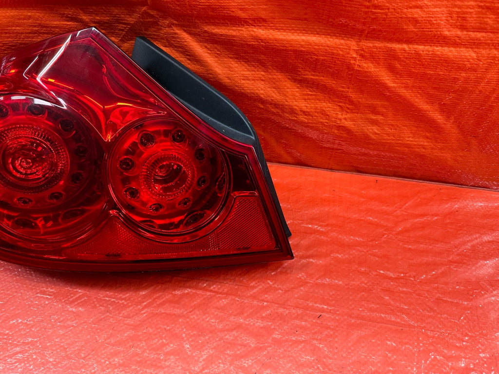 07 13 INFINITI G35 G37 SEDAN   DRIVER LEFT OUTER TAIL LIGHT LAMP   OEM #1924