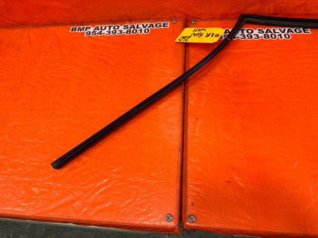 06 11 CIVIC 4D SEDAN   DRIVER LEFT REAR WEATHER STRIP RUN CHANNEL   OEM #2607