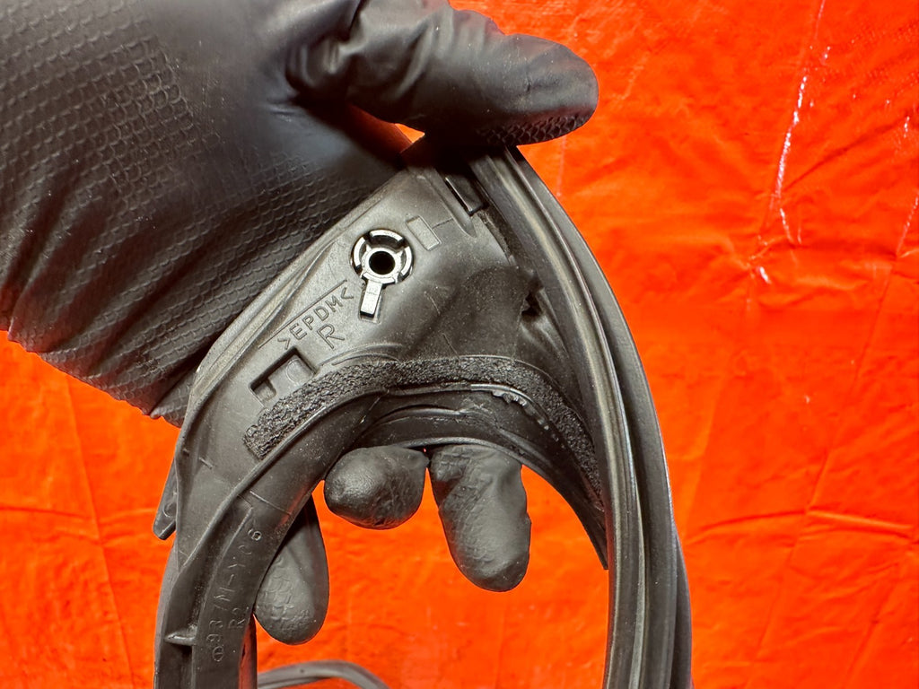 14 20 INFINITI Q50 CHASSIS TO DOOR OPEN TRIM WEATHER STRIP RIGHT FRONT OEM #3163