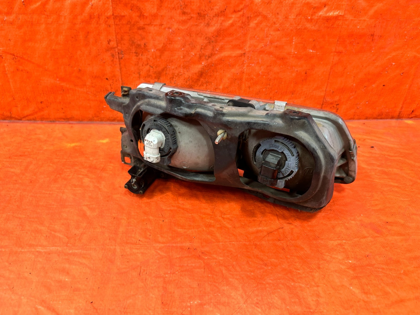 90 91 HONDA CIVIC HATCHBACK   DRIVER LEFT HEADLIGHT HEADLAMP   OEM 3172