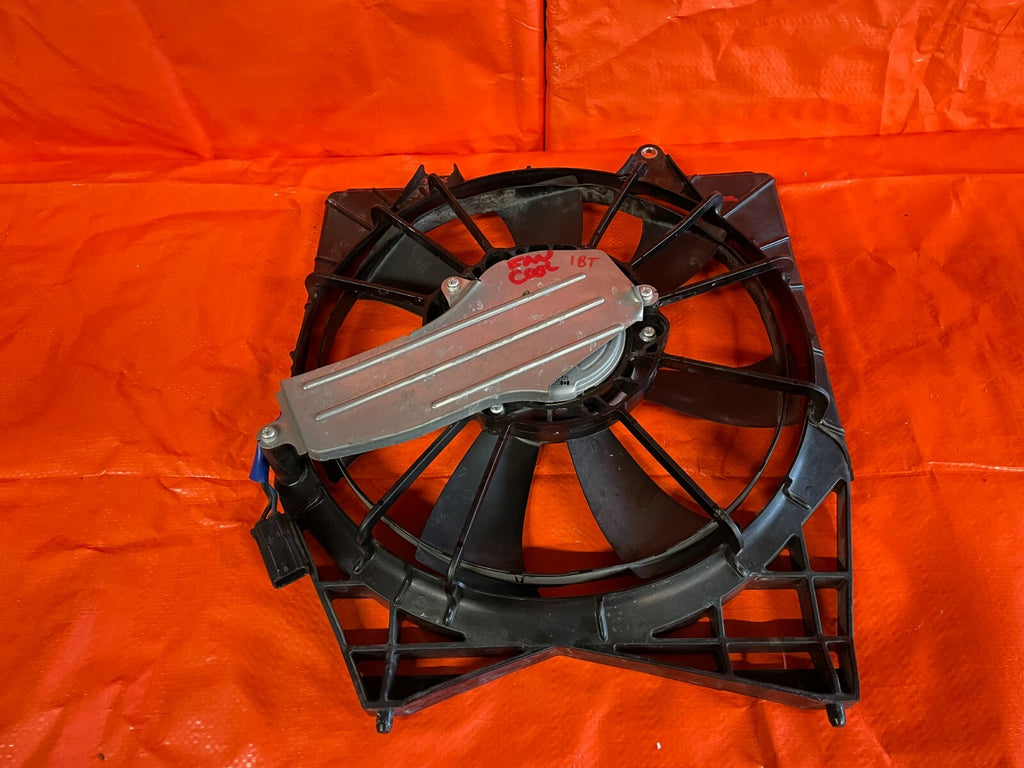 18 19 HONDA ACCORD   1.5L TURBO MODEL   AC CONDENSER COOLING FAN   1 BAD TAB OEM3