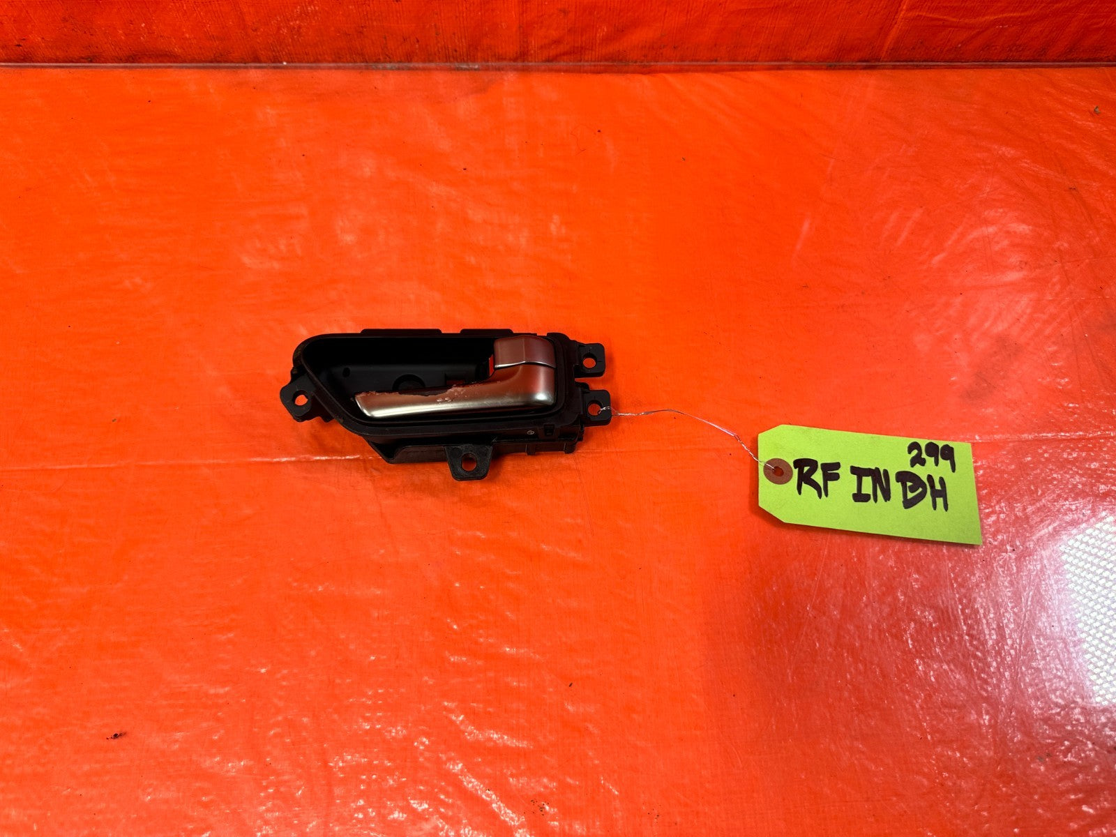 10 16 HYUNDAI GENESIS COUPE   PASSENGER RIGHT   INTERIOR DOOR HANDLE   OEM 2990