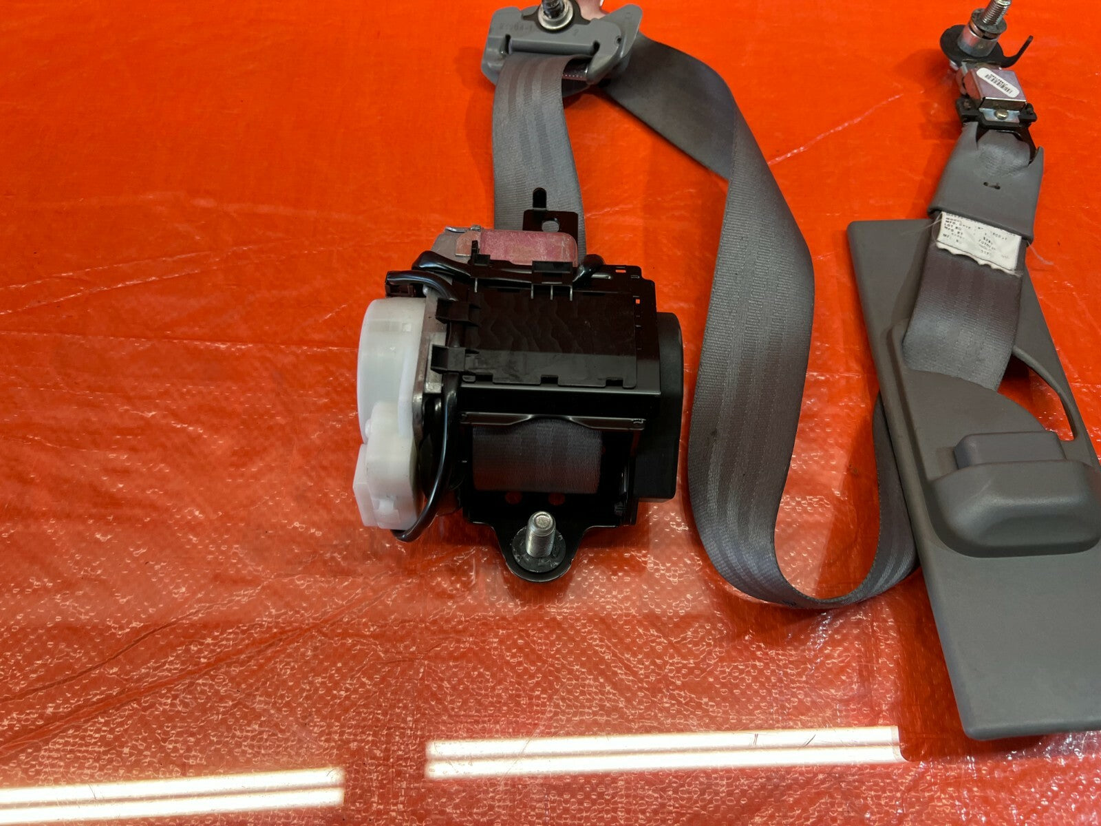 05 06 ACURA TL   SEAT SAFETY BELT   PASSENGER RIGHT FRONT GRAY COLOR   OEM #1084