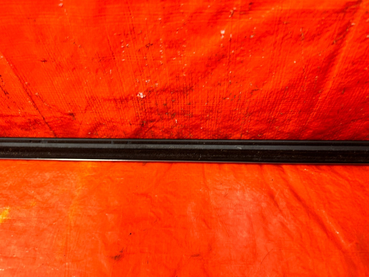 04-08 ACURA TSX DRIVER LEFT FRONT EXTERIOR WINDOW GLASS TRIM - OEM FACTORY #3047