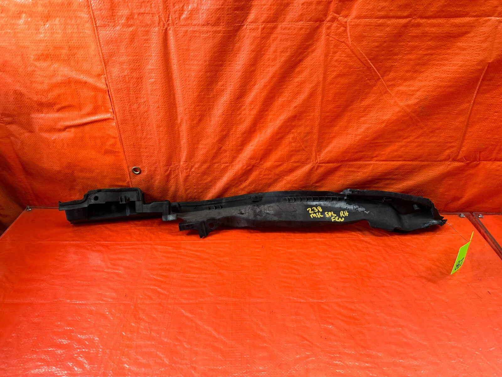 07 13 INFINITI G35 G37 SEDAN   RUBBER FENDER TRIM HOOD SEAL   RIGHT   OEM #2387