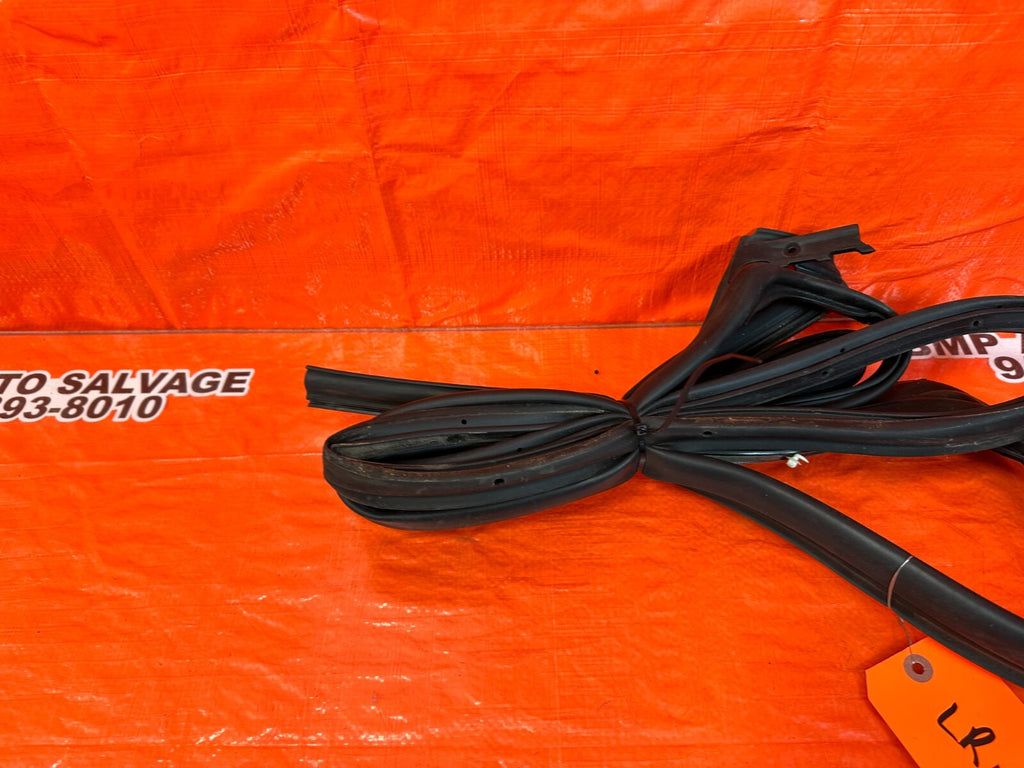 14 21 INFINITI Q50 DRIVER LEFT REAR DOOR WEATHER STRIP RUBBER GASKET OEM 87885