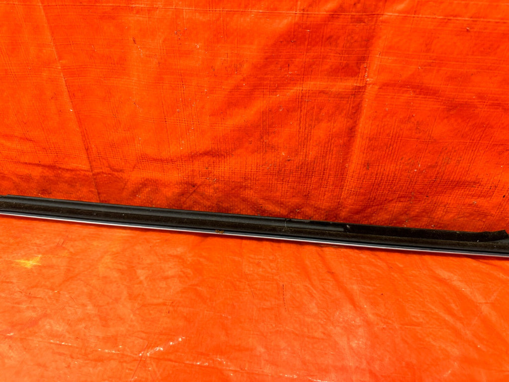 04 08 ACURA TSX   RIGHT REAR EXTERIOR WINDOW GLASS TRIM   OEM FACTORY #2919