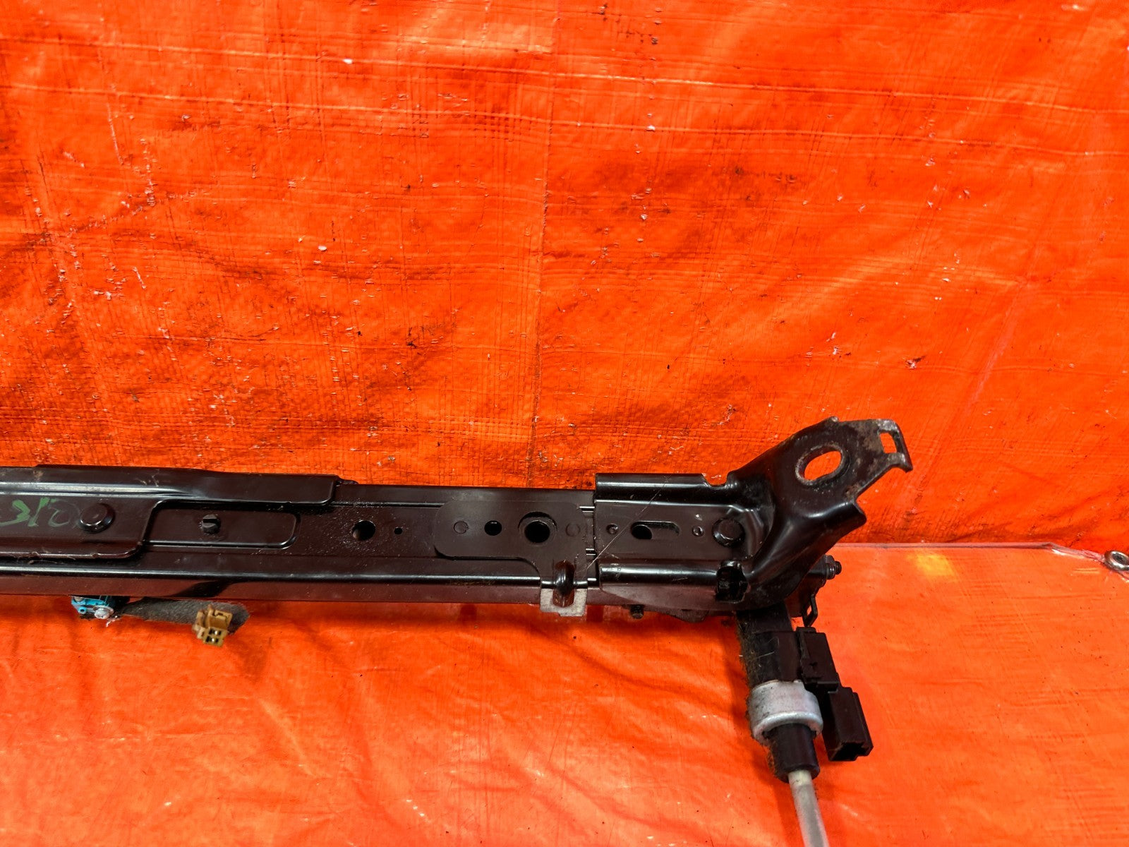 09 15 INFINITI G37 CONVERTIBLE   DRIVER LEFT SEAT RAIL WITH ALL MOTORS   OEM 3105