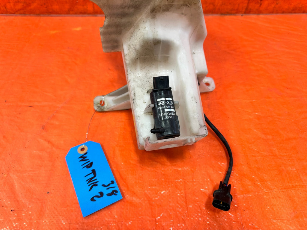 13 16 HYUNDAI GENESIS COUPE   WINDSHIELD WIPER RESERVOIR TANK W/ MOTOR   OEM 3181