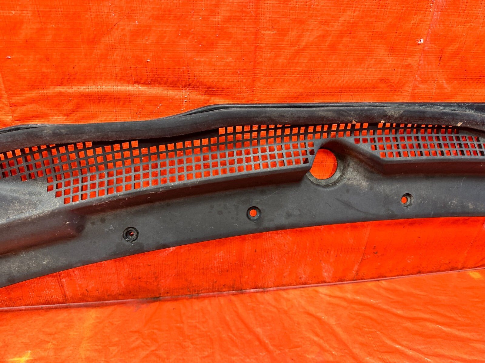 93 97 HONDA DEL SOL  WINDSHIELD WIPER COWL TRIM PLASTIC   OEM FACTORY #2952