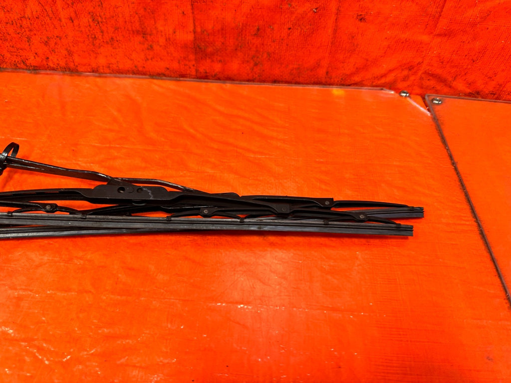 92 95 HONDA CIVIC   LEFT & RIGHT WINDSHIELD WIPER ARMS    OEM FACTORY #32712