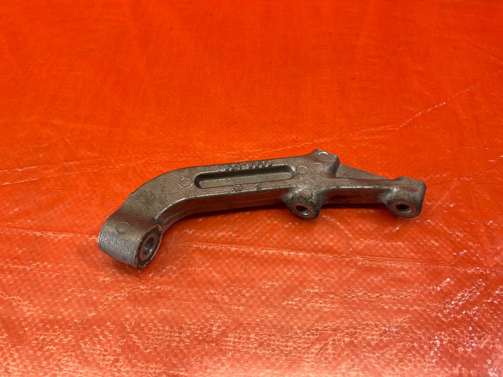 94 01 INTEGRA   AUTOMATIC FRONT ENGINE STIFFENER TRANSMISSION BRACKET   OEM #1593