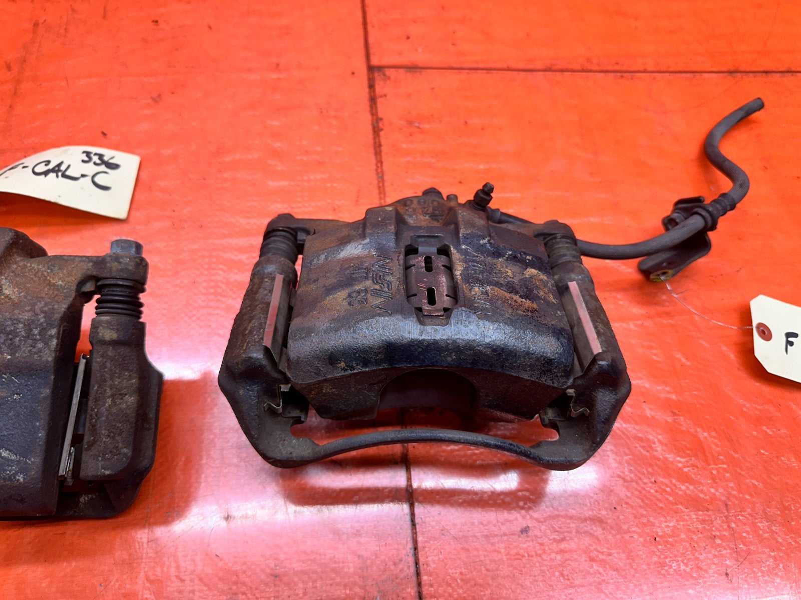 97 01 HONDA PRELUDE 2.2L FRONT LEFT RIGHT BRAKE CALIPERS PADS SET OEM #3365