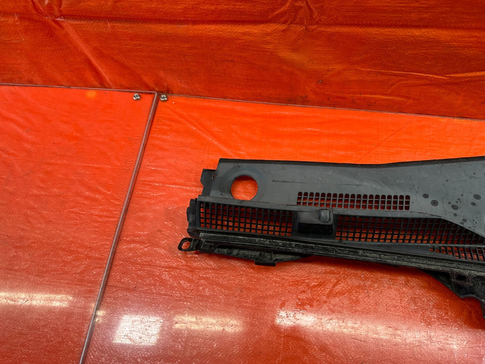 04 08 ACURA TL   WINDSHIELD WIPER COWL OUTER TRIM   DRVIER LEFT SIDE   OEM #2342