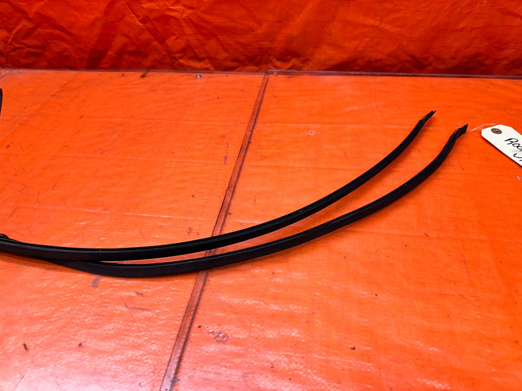94-01 ACURA INTEGRA 4D SEDAN ROOF TOP MOUNTED WEATHERSTRIP SEALS PAIR OEM #3409