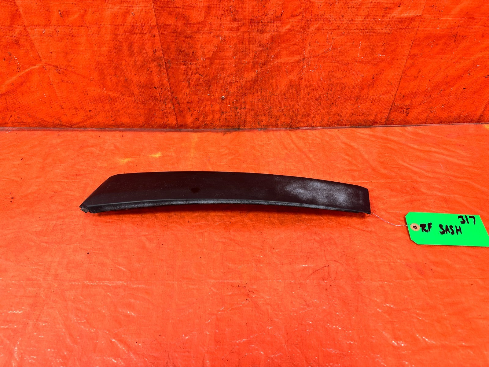 90 91 HONDA CIVIC HATCHBACK PASSENGER RIGHT FRONT DOOR SASH TRIM MOLDING OEM 3170