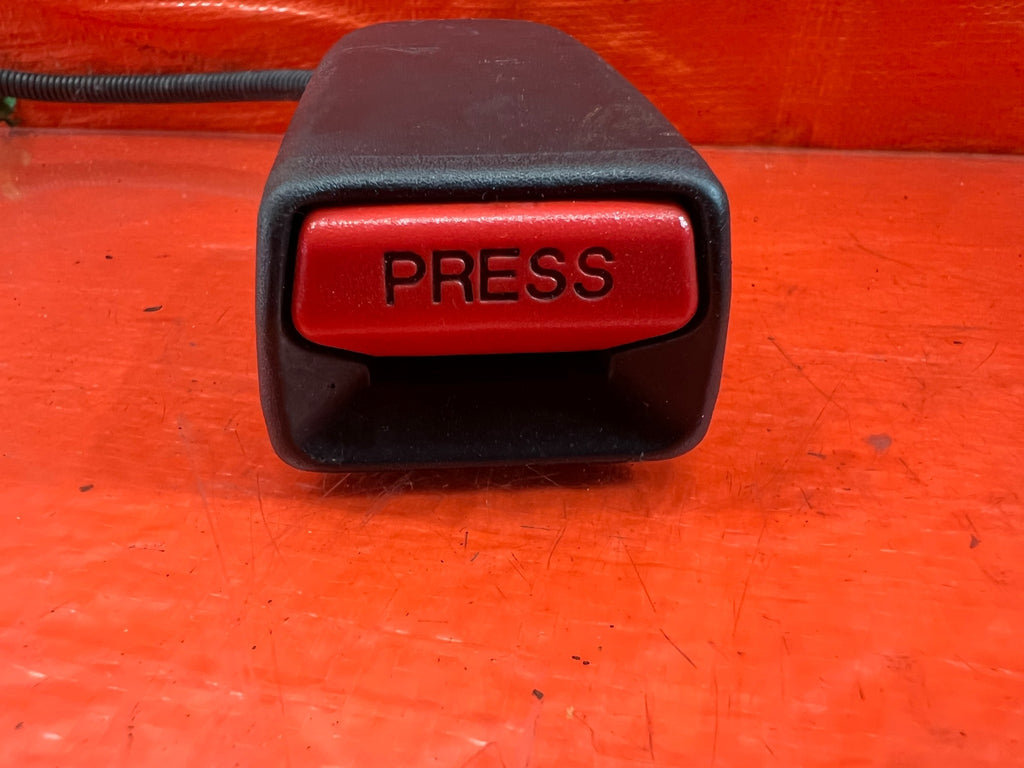 04 05 ACURA TSX   PASSENGER RIGHT   FRONT   SEAT BELT CLIP BUCKLE   OEM #2095