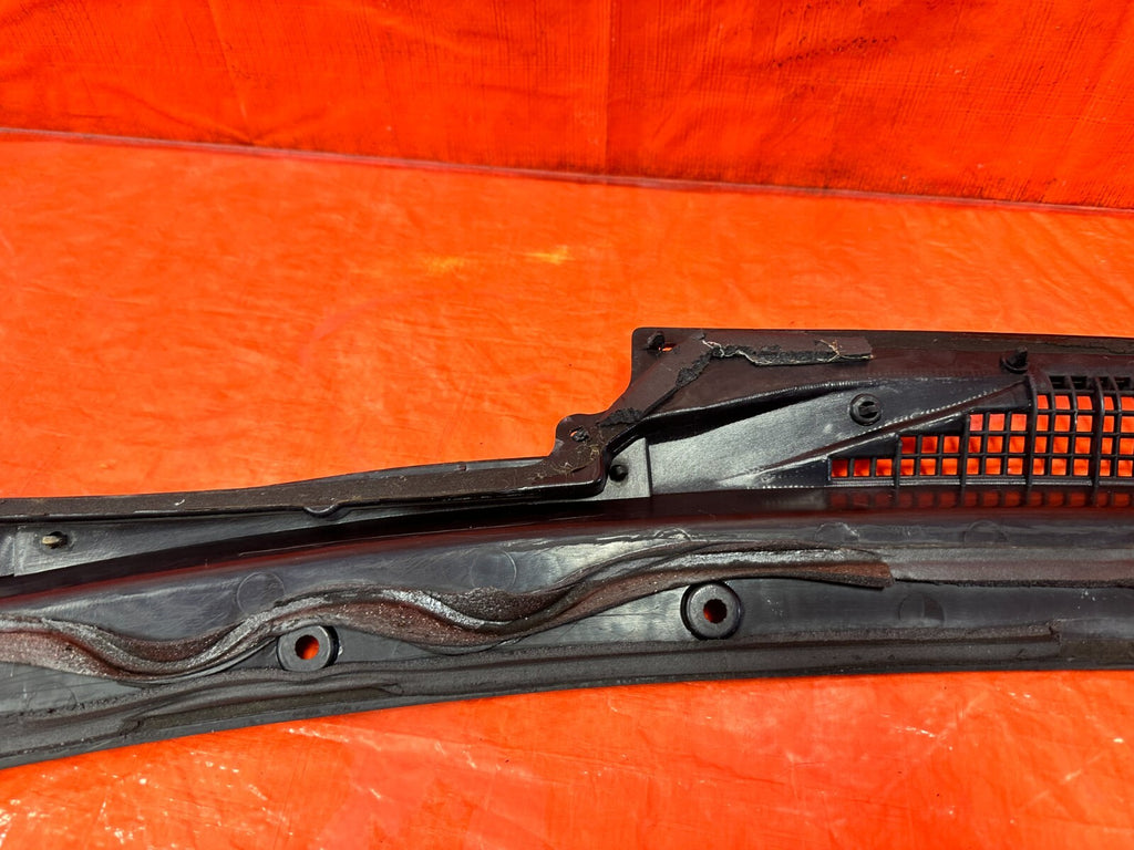93 97 HONDA DEL SOL  WINDSHIELD WIPER COWL TRIM PLASTIC   OEM FACTORY #27220