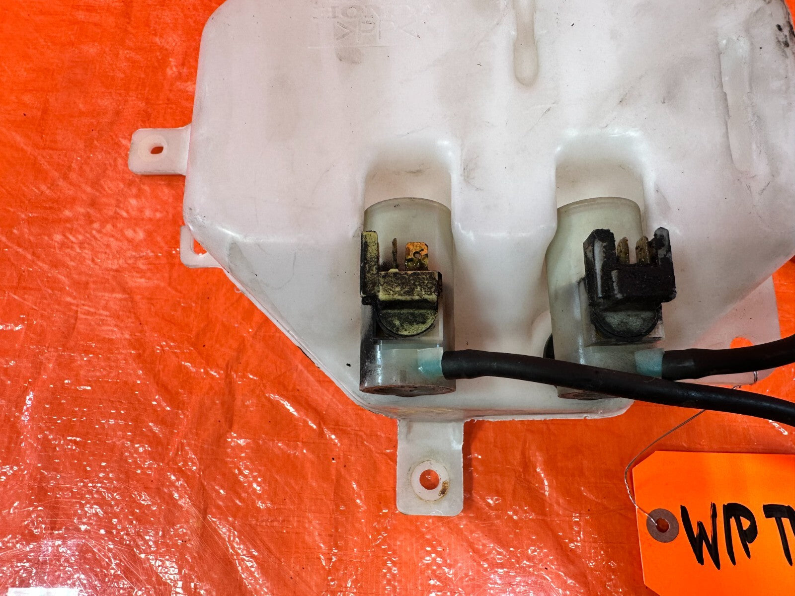 02 06 ACURA RSX TYPE S   WINDSHIELD WIPER RESERVOIR W/ MOTOR & LINES OEM #2711