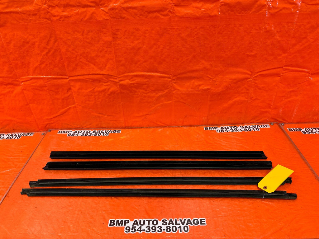 08 15 INFINITI G37 Q60 COUPE EXTERIOR DOOR WINDOW GLASS TRIM LEFT RIGHT OEM #2488