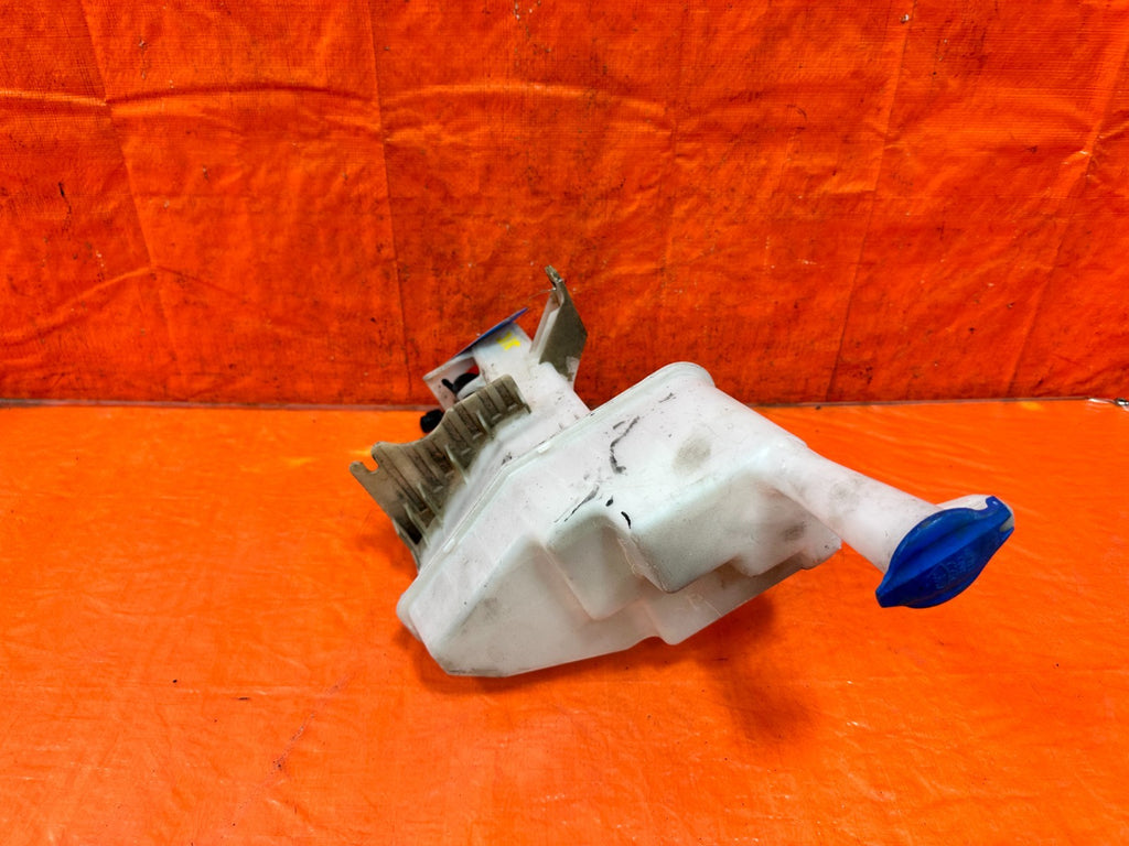 13 16 HYUNDAI GENESIS COUPE   WINDSHIELD WIPER RESERVOIR TANK W/ MOTOR   OEM 3185
