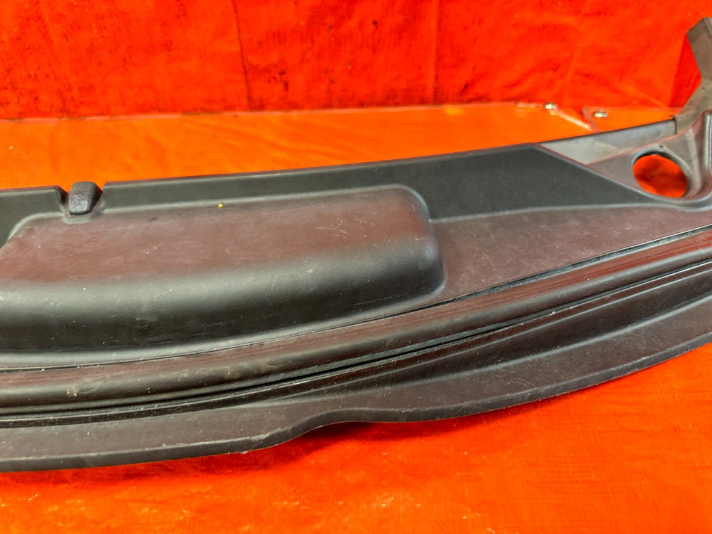 13 16 HYUNDAI GENESIS COUPE   WINDSHIELD WIPER COWL TRIM PLASTIC   OEM 3189