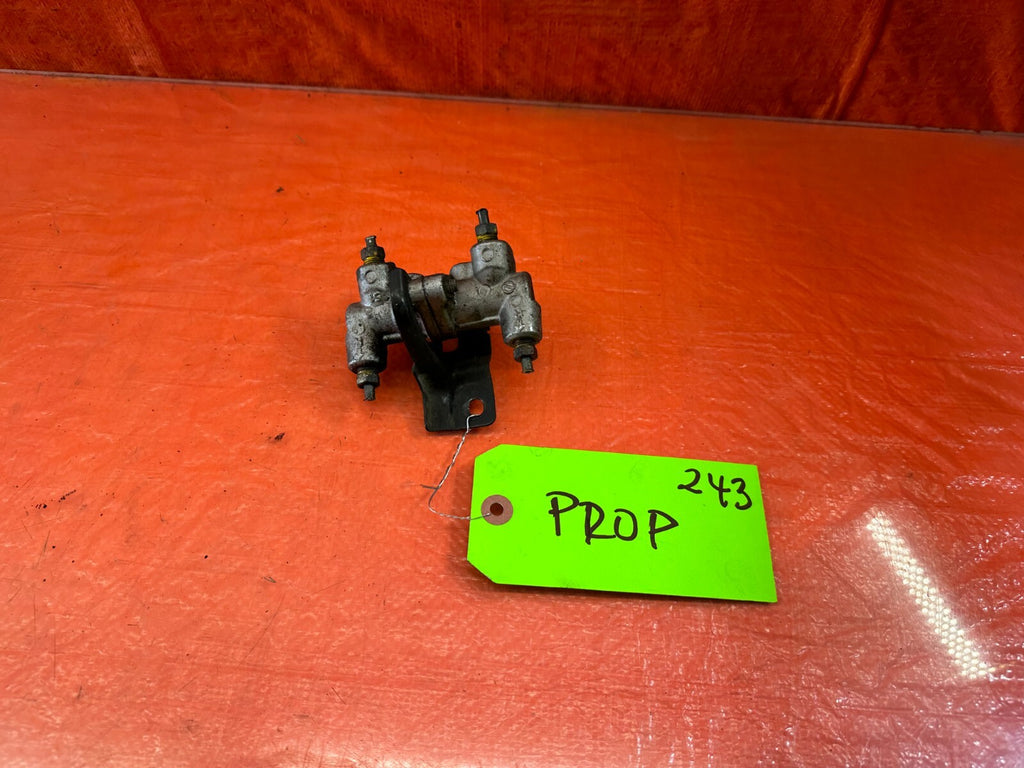 88 91 HONDA CRX DX HF   BRAKE PROPORTIONING VALVE PROP VALVE   OEM FACTORY #2430