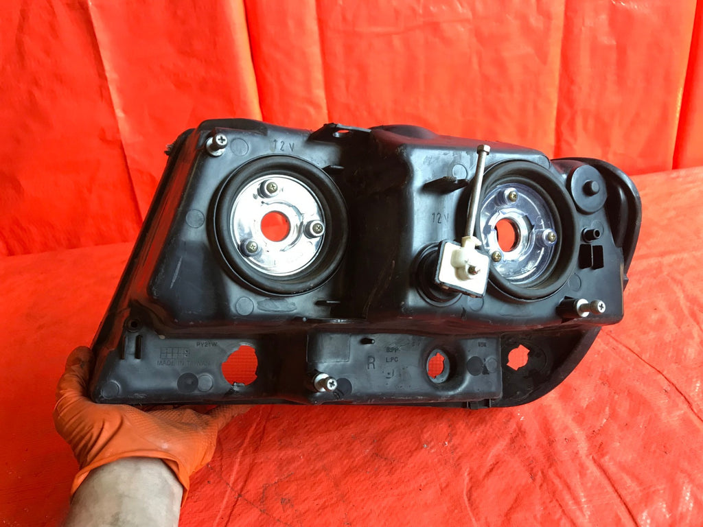 EAGLE EYES BRAND   2001 01 JEEP GRAND CHEROKEE PASSENGER RIGHT HEADLIGHT LAMP R7