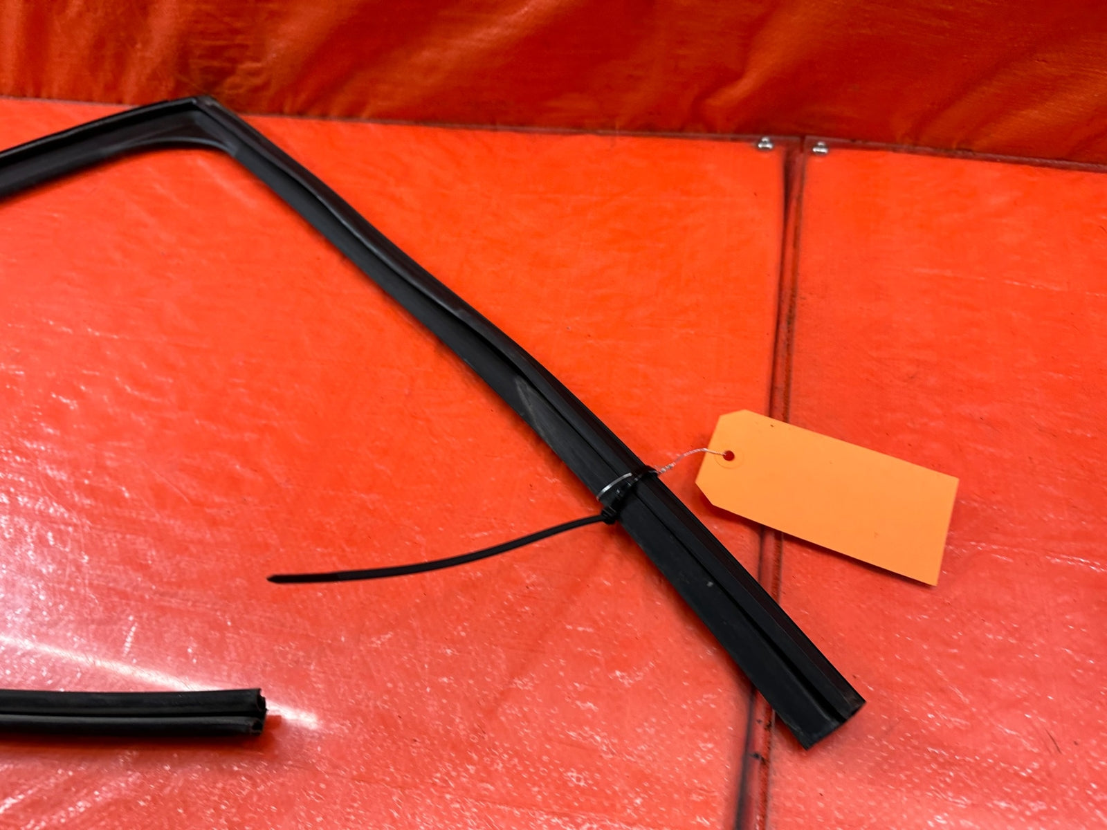 14 20 INFINITI Q50   PASSENGER RIGHT REAR DOOR GLASS RUN CHANNEL   OEM #2425