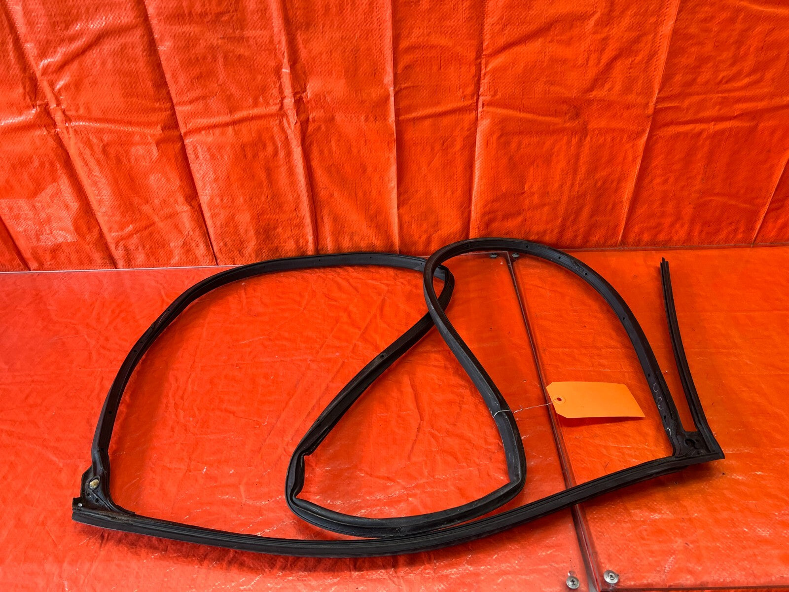 13 18 ACURA RDX   DRIVER LEFT REAR DOOR   WEATHER STRIP TRIM SEAL GASKET OEM 15310
