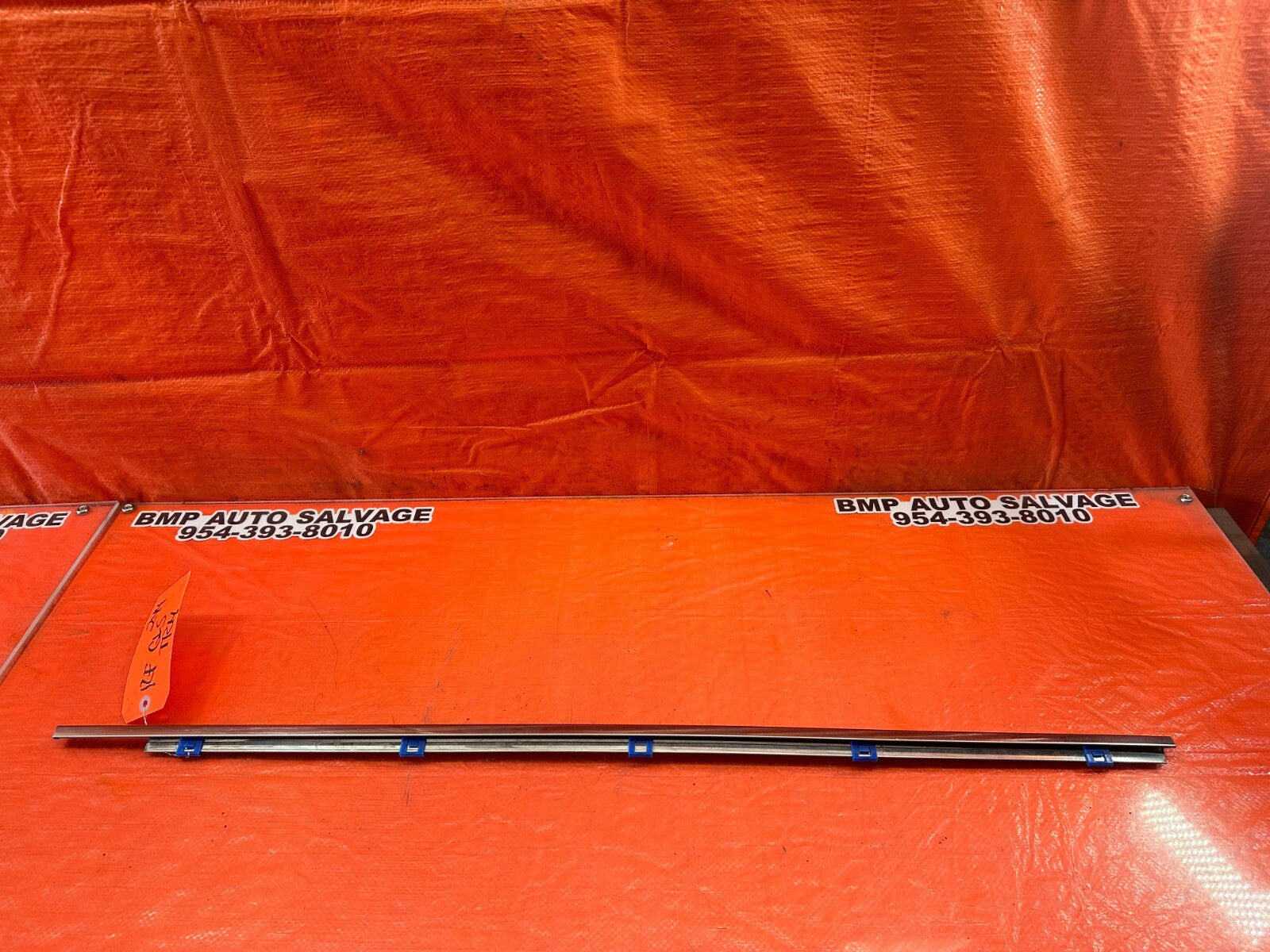 07 09 LEXUS ES350   RIGHT FRONT EXTERIOR WINDOW GLASS TRIM   OEM FACTORY #2440