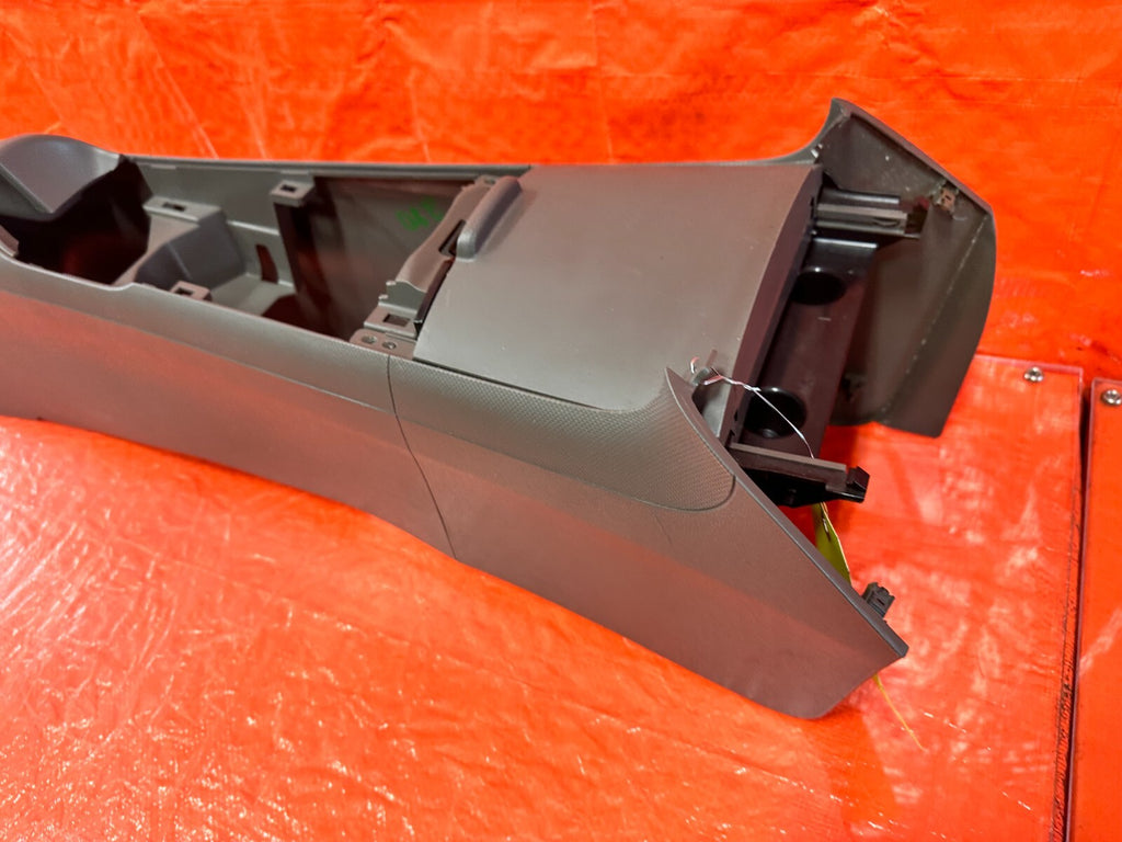 02 06 ACURA RSX   ARM REST CENTER CONSOLE ASSEMBLY   TAN IN COLOR   OEM #28013