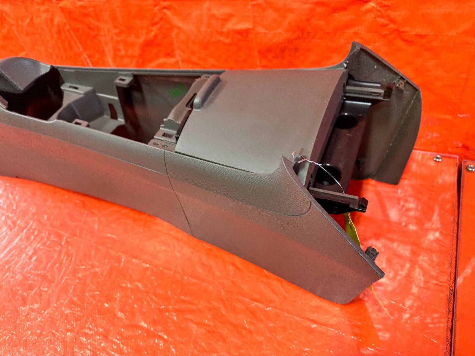 02 06 ACURA RSX   ARM REST CENTER CONSOLE ASSEMBLY   TAN IN COLOR   OEM #28013