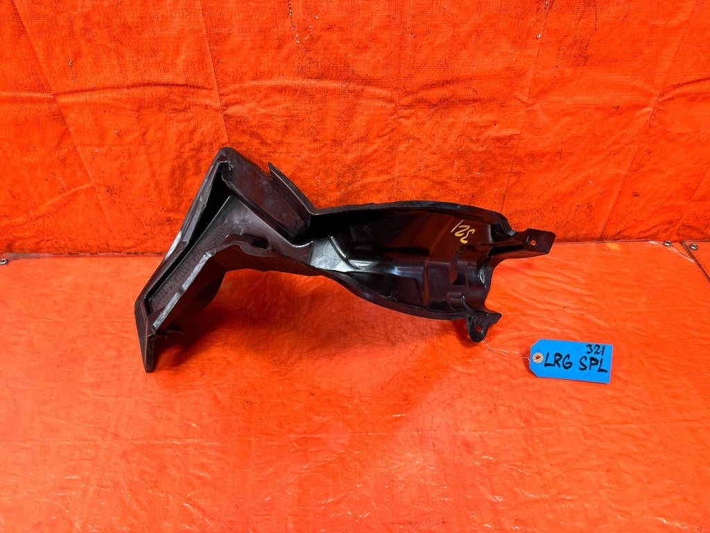 09 14 ACURA TSX   17668 TA0 A020 M1   FUEL NECK PLASTIC COVER TRIM   OEM #3211