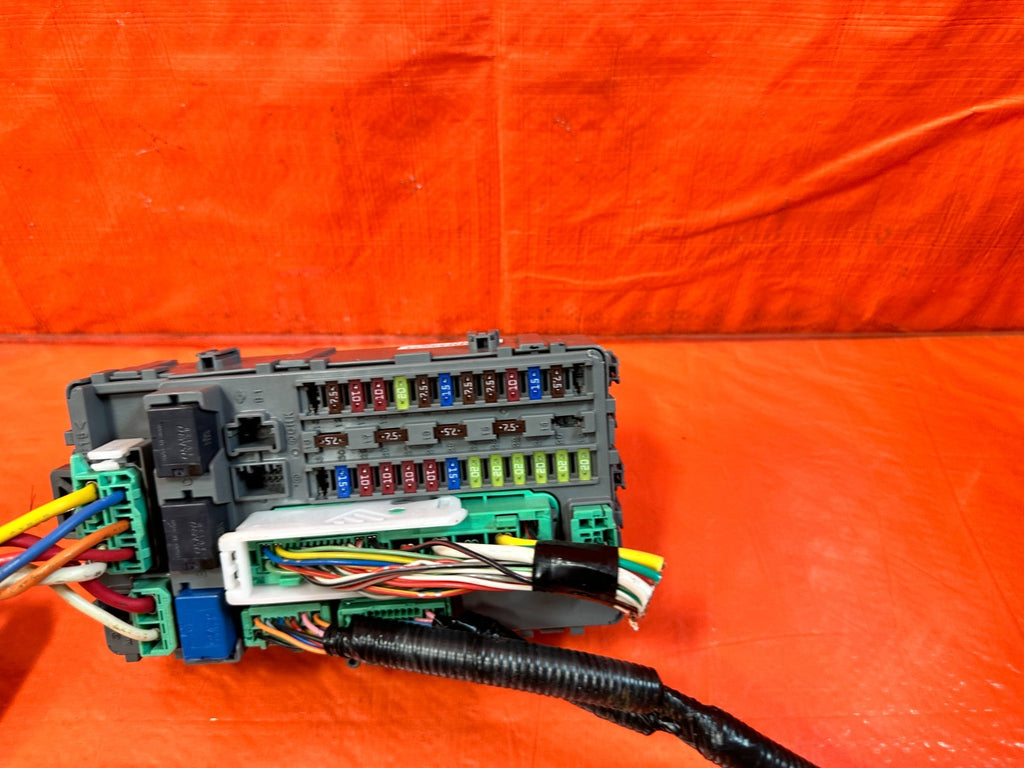 09 10 ACURA TSX 6 SPEED INTERIOR CABIN UNDER DASH FUSE BOX PANEL RIGHT SIDE 3213