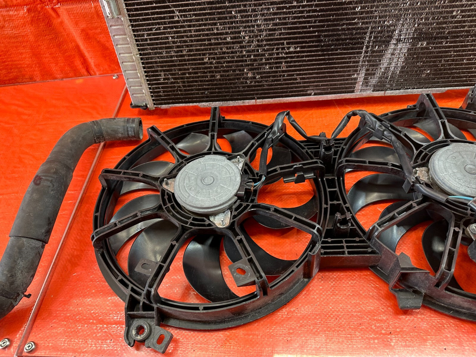 08 15 INFINITI G37 Q60   6 SPEED MANUAL RADIATOR W/ FANS & HOSES   OEM #2324