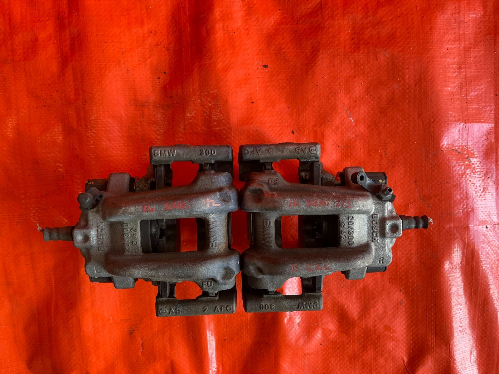 12 16 BMW 328i   BASE 2.0L   REAR BRAKE CALIPER SET   LEFT RIGHT CALIPERS   OEM9
