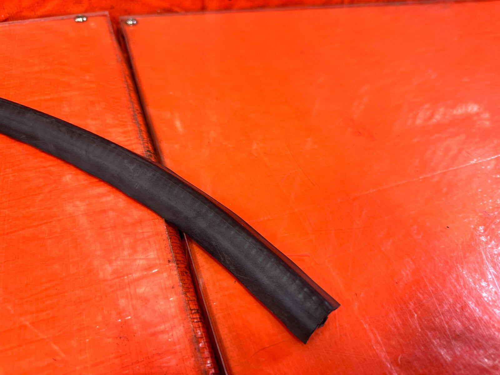 13 20 SUBARU BRZ   CHASSIS TO DOOR OPEN TRIM RUBBER STRIP RIGHT FRONT OEM #2928