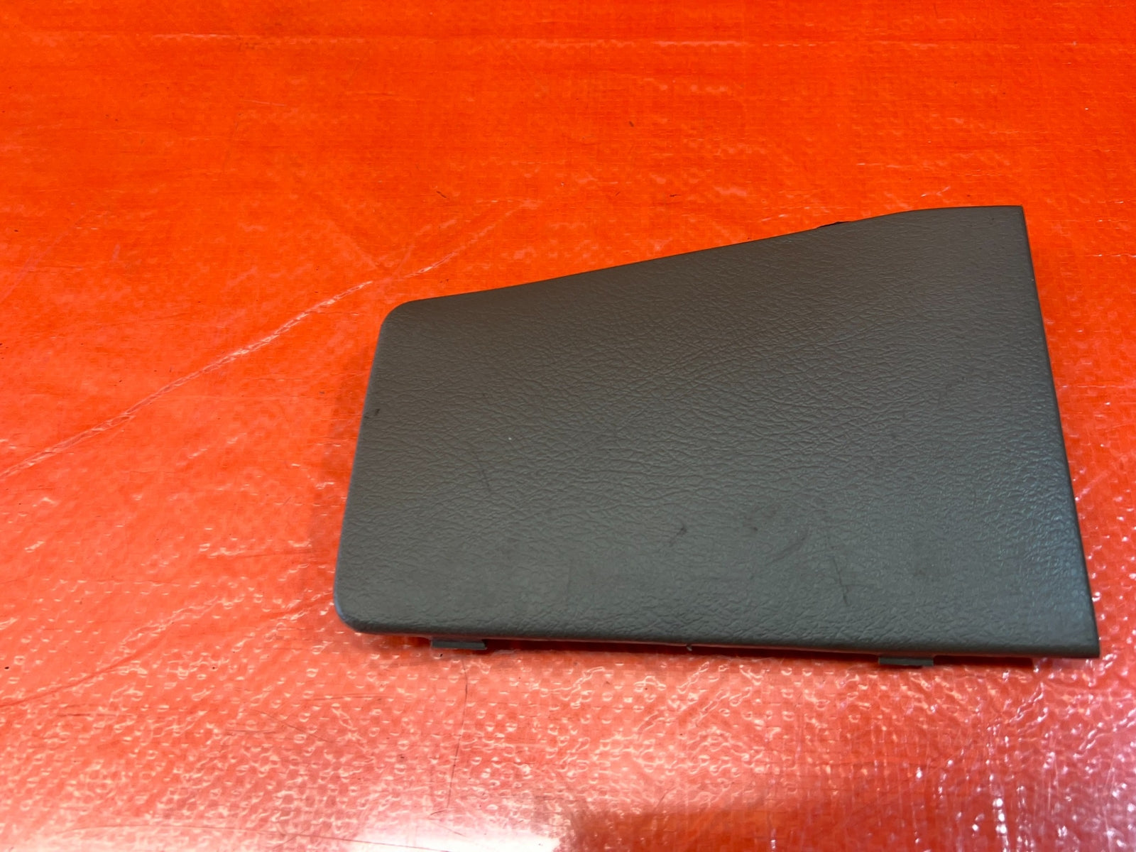 94 01 ACURA INTEGRA 2D   PASSENGER RIGHT REAR TAIL LIGHT LAMP COVER TRIM TAN 1645