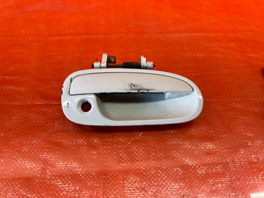 96 00 HONDA CIVIC   PASSENGER RIGHT EXTERIOR DOOR HANDLE   OEM WHITE   OEM #1240