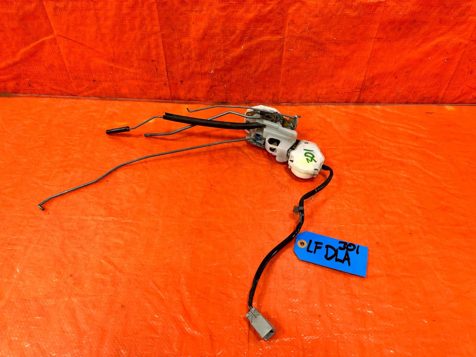 97 01 HONDA CR V CRV   DRIVER LEFT FRONT DOOR LOCK ACTUATOR   OEM #3010