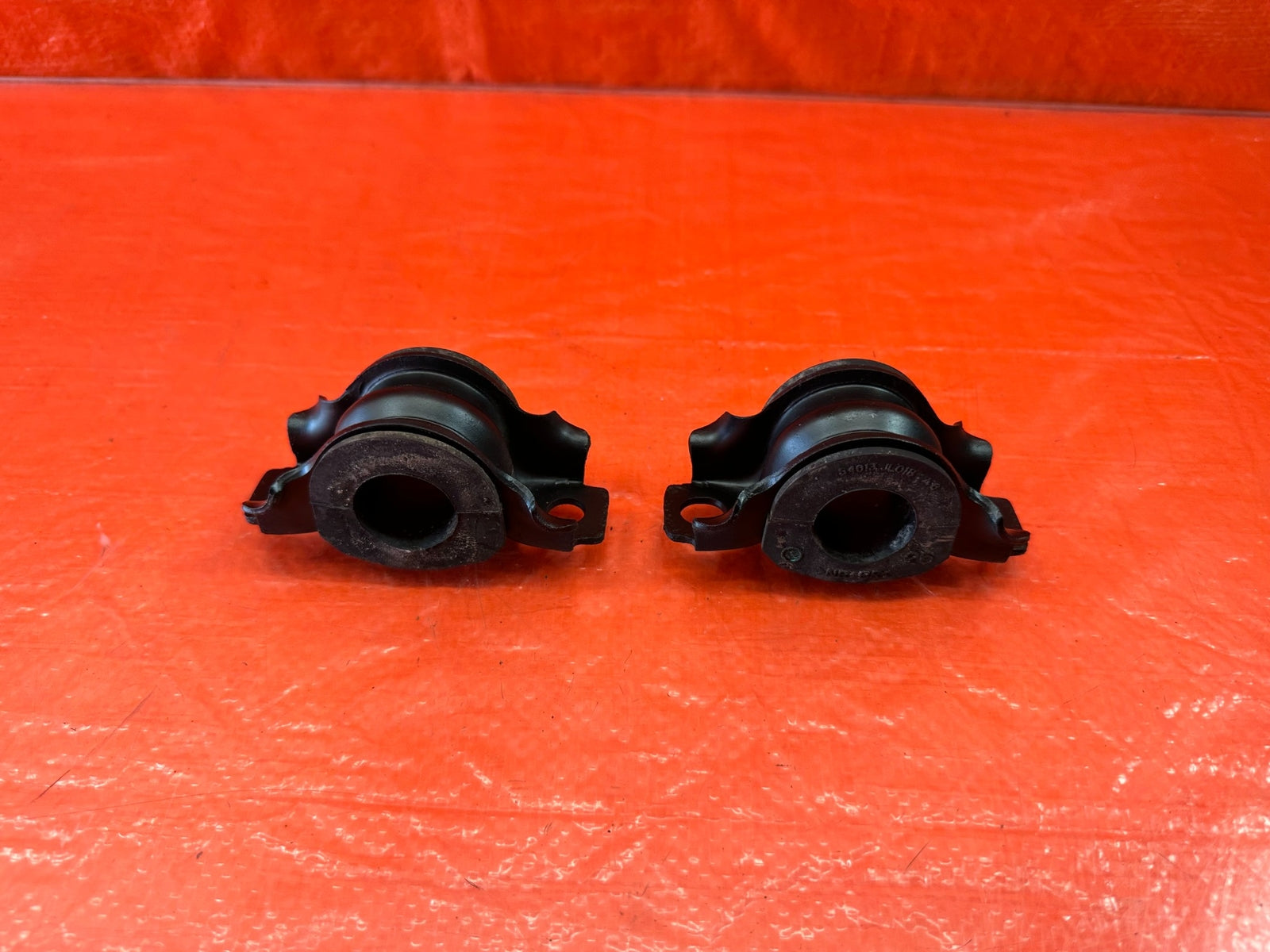 08 15 INFINITI G37 & Q60 COUPE   LEFT & RIGHT REAR SWAY BAR BRACKETS   OEM #1888
