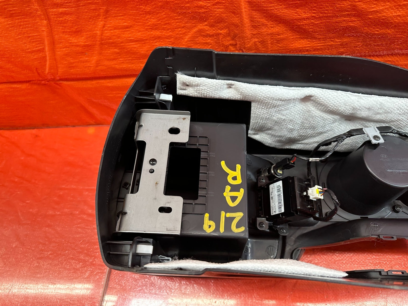 13 16 HYUNDAI GENESIS COUPE   ARM REST / CENTER CONSOLE STORAGE   OEM #21915