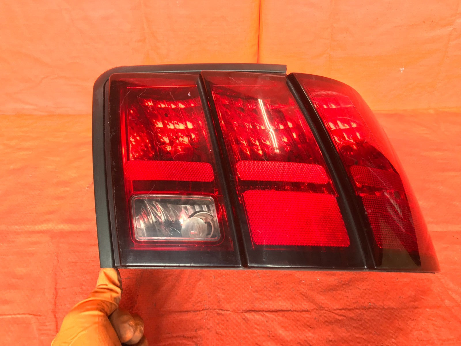 OEM 2004 04 FORD MUSTANG PASSENGER RIGHT TAIL LIGHT LAMP R RH    0