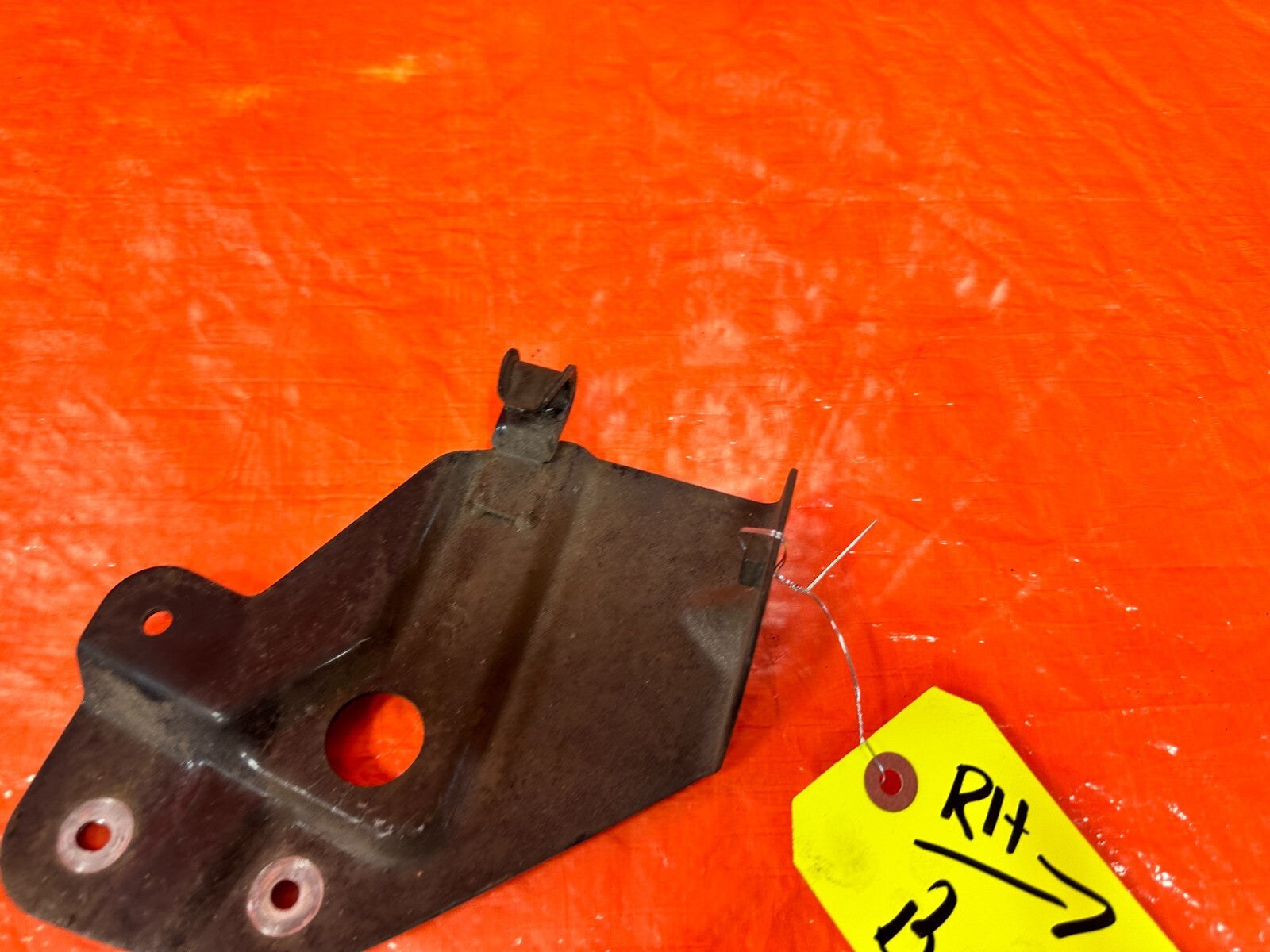 90 93 MAZDA MX 5 MIATA   RIGHT RADIATOR SUPPORT IMPACT COVER BRACKET OEM #2676