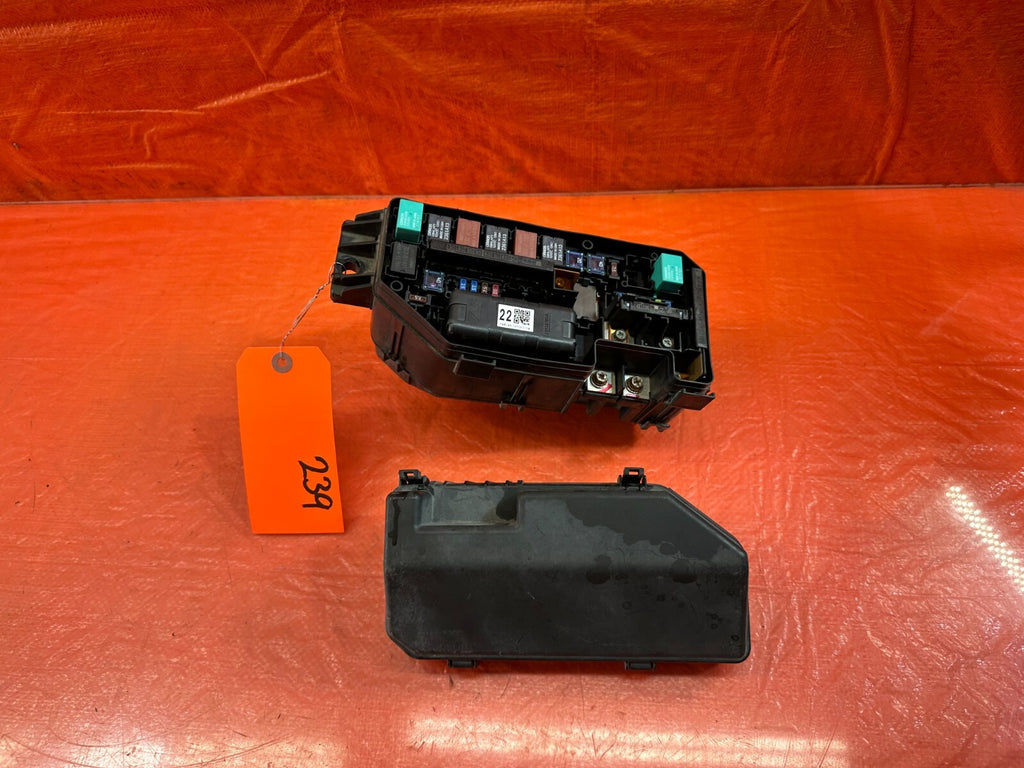 2012 12 HONDA ACCORD SEDAN 2.4L SE   EXTERIOR ENGINE BAY UNDER HOOD FUSE BOX 2394