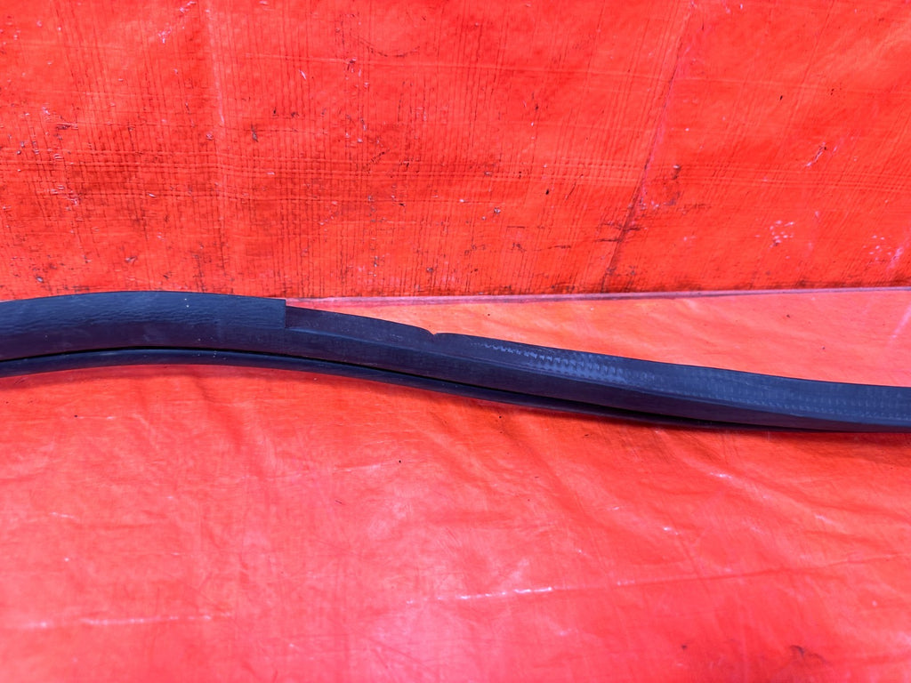 10 16 HYUNDAI GENESIS COUPE   CHASSIS TO DOOR OPEN TRIM RUBBER STRIP RIGHT FRONT4