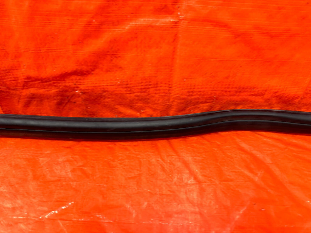 04 08 ACURA TSX   RIGHT REAR   DOOR TO CHASSIS WEATHER STRIP OPEN TRIM OEM #27513